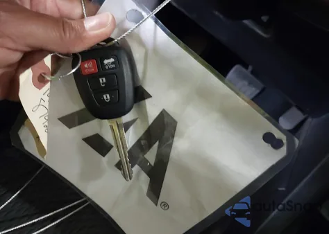 2019 Toyota Corolla Le from USA, damaged, VIN 2T1BURHE7KC158443